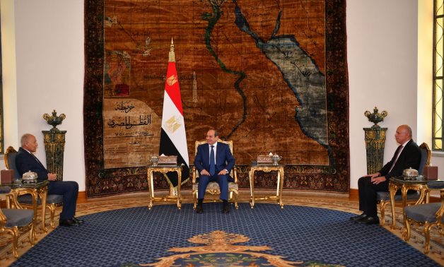  الرئيس يشيد بجهوده الحثيثة لتعزيز العمل العربي المشترك وتطوير آليات الأمانة العامة.. ويؤكد حرص مصر على مواصلة دعمها الراسخ للجامعة باعتبارها المظلة الأساسية للدفاع عن مصالح الدول العربية