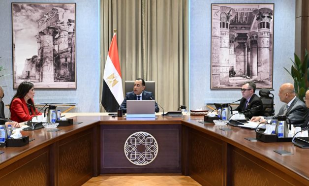 رئيس الوزراء يتابع جهود تنفيذ الخطة الاستراتيجية لتحلية مياه البحر