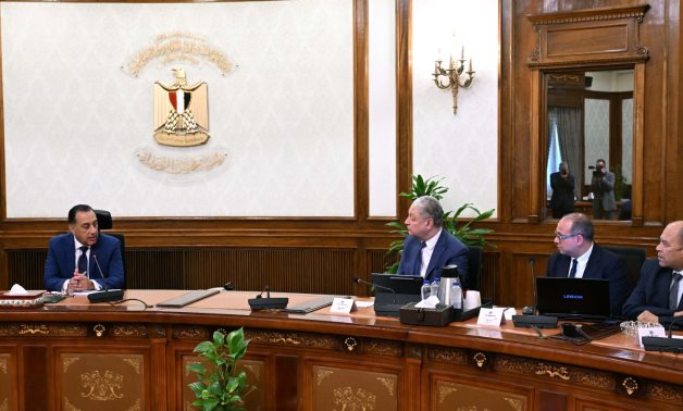 رئيس الوزراء يستعرض مع وزير الدولة للإعلام آليات تنفيذ تكليفات فخامة الرئيس 