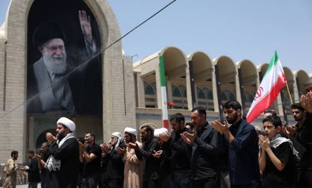 غياب مجتبى خامنئي عن جنازة والده بطهران وحضور ثلاثة من أخوته