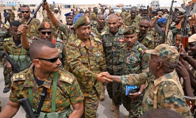 تطورات متسارعة في السودان.. الجيش السوداني يعزز سيطرته على جميع محاور القتال فى مدينة الأبيض.. رئيس الوزراء: القوات المسلحة تمسك بزمام المبادرة فى الحرب.. والدعم السريع تشن هجمات دامية فى دارفور