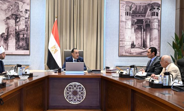 رئيس الوزراء يناقش الحلول المقترحة لأرض نادي الزمالك التابعة للأوقاف