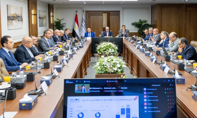 اقتصادية قناة السويس تحصد ثمار التطوير.. إيرادات تاريخية بقيمة 15.9 مليار جنيه ونمو 37%.. 117 مشروعًا جديدًا فى عام باستثمارات 7.26 مليار دولار.. وتداول البضائع يسجل أعلى مستوى منذ تأسيس الهيئة بـ108.7 مليون طن