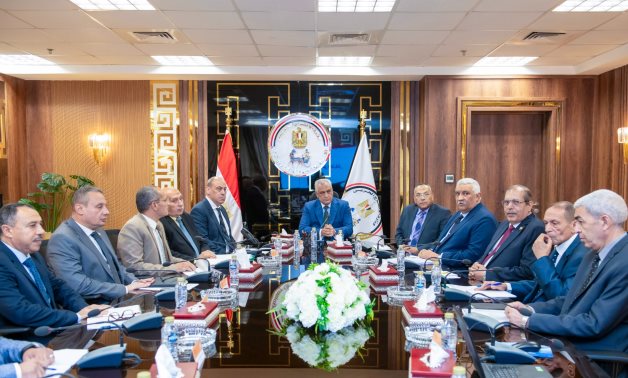 وزير  الدولة للإنتاج الحربي يتابع خطط تطوير شركات إنتاج الذخائر