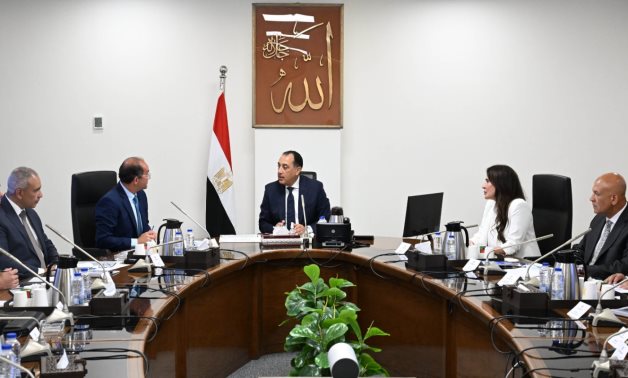 رئيس الوزراء يُتابع ملف تشغيل وصيانة محطات معالجة الصرف الصحي