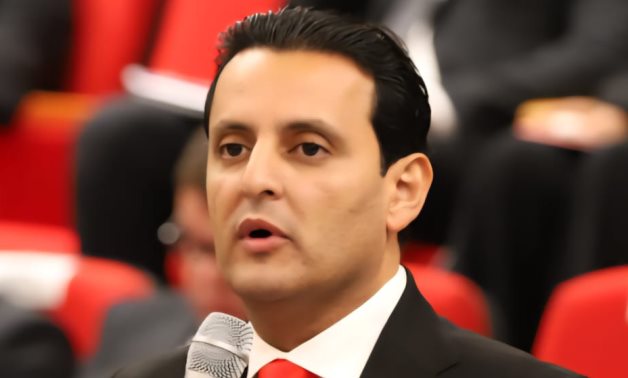 مشيدًا بتوجيهات الرئيس.. أحمد سمير: تدريس البرمجة والذكاء الاصطناعي يعزز الإنتاج والتنافسية 