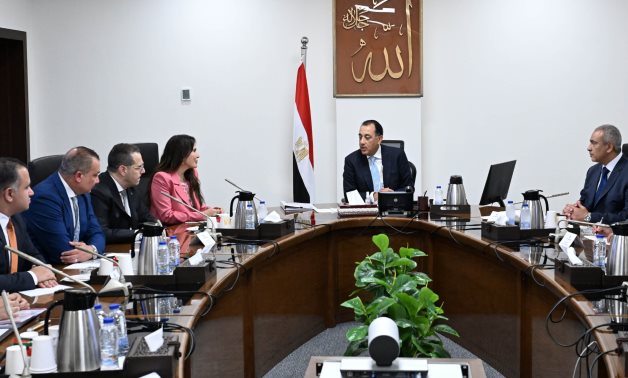 رئيس الوزراء يستعرض استراتيجية تطوير وتنمية مدن الساحل الشمالي الغربي والموقف التنفيذي الحالي