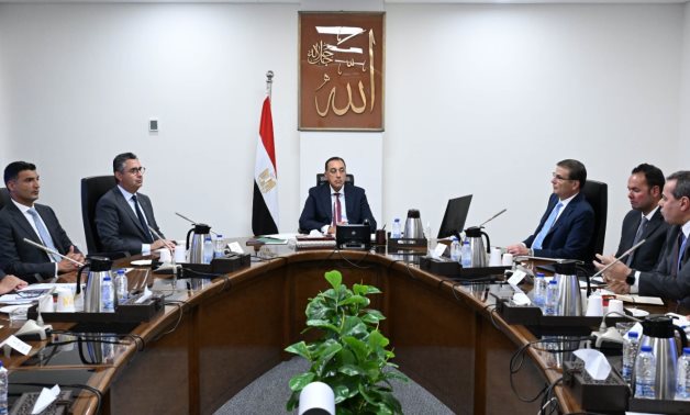 رئيس الوزراء يستعرض مقترح تنفيذ مبادرة "القرية المنتجة" لتعزيز التنمية المستدامة بالقرى