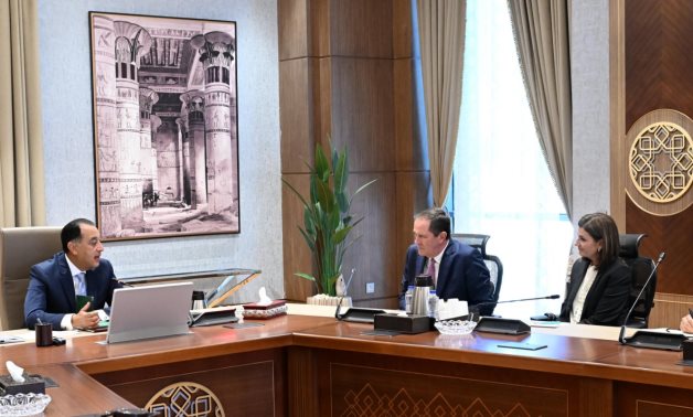 رئيس الوزراء يلتقي رئيس مجلس الإدارة والرئيس التنفيذي لشركة "سيسكو" لبحث تعزيز التعاون