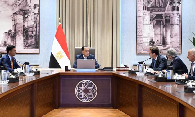 رئيس الوزراء يبحث مع رئيس "جونفاري إندستريز" الإسبانية فرص الاستثمار في مصر 