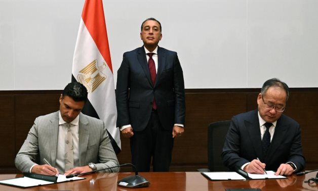 مذكرة تفاهم بين وزارة الصناعة و«لينج لونج» الصينية لإنشاء مجمع صناعى لإنتاج الإطارات