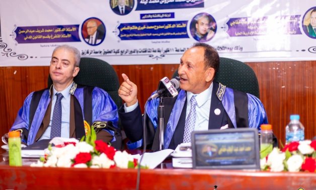من داخل قاعة مناقشة دكتوراه.. "نائب رئيس مجلس الدولة": غسل الأموال وتمويل الإرهاب الوجه المظلم للتعاملات عبر الإنترنت.. متى تتحول المنصة من وسيط رقمى لمسئول مدنى؟.. الضرر يبدأ من شاشة حاسوب وينتهي باقتصاد دولة