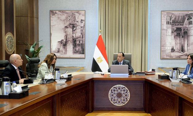 رئيس الوزراء يوجه بحصر أي أراضٍ حكومية فضاء والبدء في تحويلها إلى متنزهات ومسطحات خضراء   