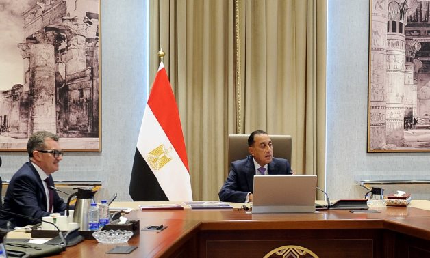 رئيس الوزراء يتابع مع وزير التخطيط تطورات الاقتصاد وتنفيذ الخطة الاستثمارية