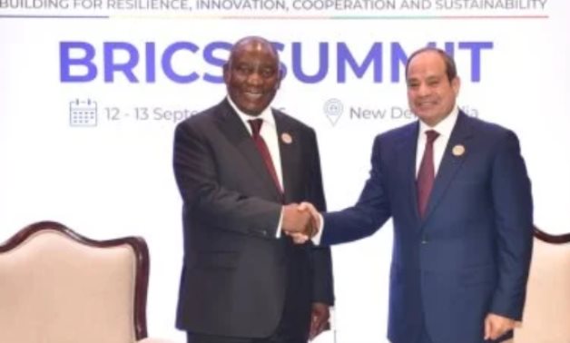 الرئيس السيسى يناقش مع نظيره الجنوب أفريقى قضية المياه ويؤكدان ضرورة احترام قواعد القانون الدولي.. ويشدد على أهمية ترفيع اللجنة المشتركة بين مصر وجنوب أفريقيا لمستوى اللجنة العليا لتصبح إطارًا تنظيميًا للعلاقات