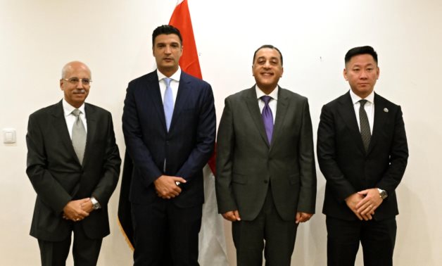 رئيس الوزراء يشهد مراسم توقيع عقد إنشاء مصنع لإنتاج البطاريات الكهربائية بمختلف أنواعها