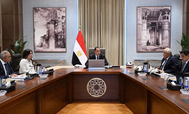 رئيس الوزراء يتابع جهود تنمية وتطوير الساحل الشمالي الغربي