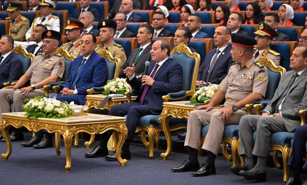 الرئيس السيسى يحذر من الاستعلاء بالمناصب أو الوظائف أو بالتدين أو بالشعور بالاستقامة