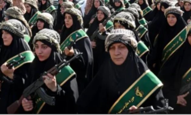 بمشاركة إيرانيات.. استعراض عسكري فى شوارع طهران تحسباً لهجوم برى أمريكى