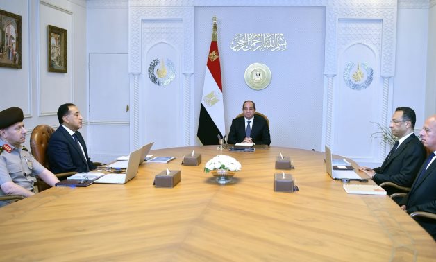 الرئيس السيسى يوجه بمتابعة كارت الخدمات الحكومية الموحد بصورة مستمرة.. وجذب وتنشيط الاستثمارات في مجالات الحوسبة السحابية والذكاء الاصطناعى وحماية الأطفال من المحتوى الضار.. والتوسع في نشر شبكات الجيل الخامس