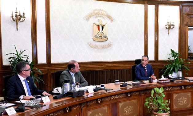 رئيس الوزراء يناقش عددًا من محاور العمل الاقتصادية للفترة المقبلة