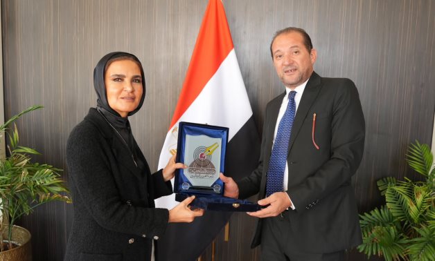 شعبة المحررين البرلمانيين تكرم الدكتورة سحر نصر لتميزها البرلمانى بمجلس الشيوخ