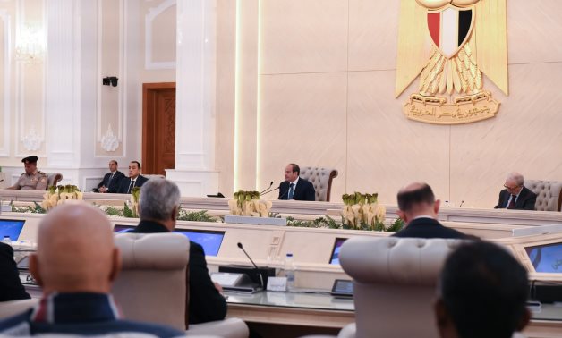 الرئيس السيسى يدعو لعمل مؤسسي مستمر لتعزيز الوعي بخطورة هدم الدولة..ويشدد: الحروب تستهدف نشر الإحباط ووقف البناء واغتيال المسئولين معنويا..والأكاديمية العسكرية ترفع وعي العاملين الجدد بأبعاد الأمن القومي