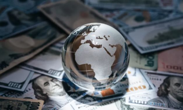 نحو هندسة جديدة للأمن الاقتصادي العالمي.. 6 آثار لتطبيق نموذج النظرية المصرية المقترحة.. و6 أخرى لمعالجة الاختلالات الاقتصادية.. و3 أبعاد استراتيجية أبرزها "تفكيك خطر التضخم العالمي من المنبع"