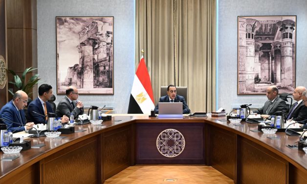رئيس الوزراء يستعرض محاور جلسة بعنوان"استثمار منتج وصناعة تنافسية وفرص عمل مستدامة"