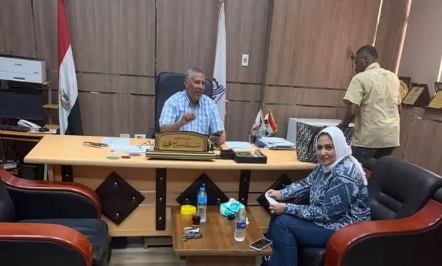 النائبة سحر صدقى تلتقى رئيس مدينة أبوتشت لمتابعة تطوير الطرق والاستجابة لمطالب الأهالى