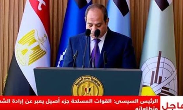 الرئيس السيسى يوجه التحية العسكرية للأشقاء فى الخليج على دعم مصر عقب أحداث عام 2011.. ويؤكد: "لن نسمح بالمساس بالسعودية وأمنها واستقرارها".. ويدعو لجلسة طارئة للبرلمان لمنح تفويض بالدفاع عنها إذا طلبوا من مصر