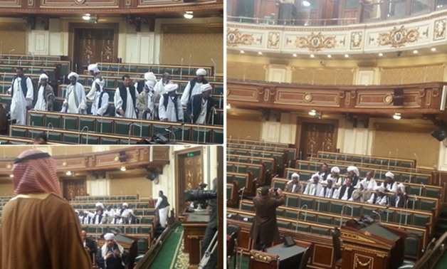 وفد القبائل العربية يتفقد القاعة الرئيسية للبرلمان عقب لقاء عبد العال 