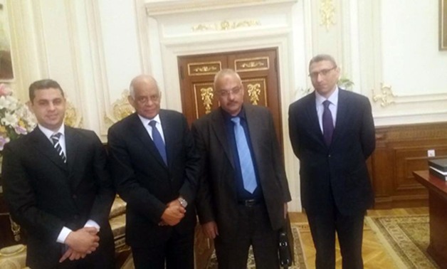 حسن خليل "نائب إدفو" يتواصل مع على عبد العال وأحمد سعد لحل أزمة معلمى أسوان