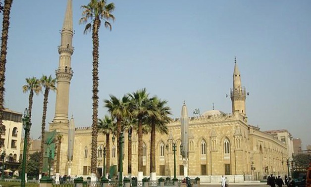 كبير أئمة بـ"الأوقاف": الوزارة لم تغلق مسجد الحسين ولكن قفلت "المقام"