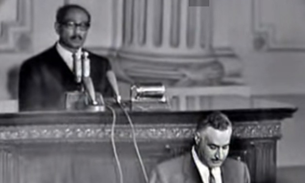 بالفيديو.. خطاب تاريخى جمع رئيسين تحت القبة.. ناصر رئيسا للدولة والسادات لمجلس 1965 