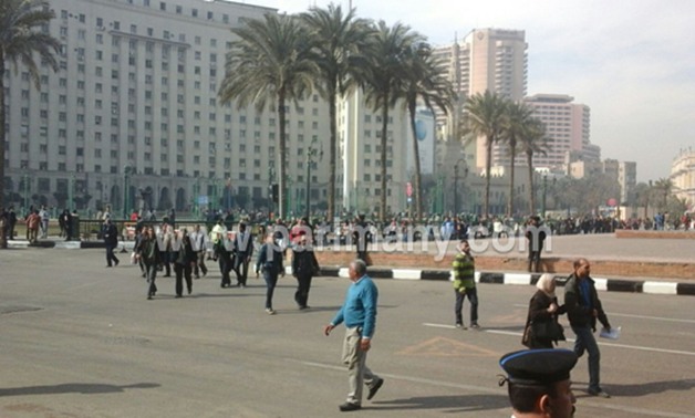 بالصور.. فتح ميدان التحرير أمام  السيارات والمواطنين بعد وصول السيسى للبرلمان