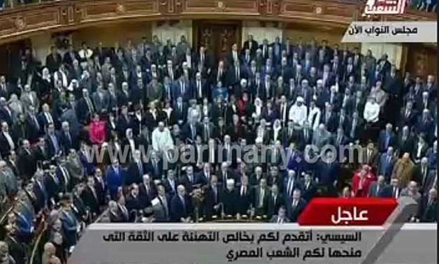 بالصور..الرئيس السيسى وأعضاء البرلمان يقفون دقيقة حداد على أرواح الشهداء