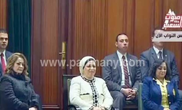 زوجتا على عبد العال وشريف إسماعيل بجوار انتصار السيسى أثناء خطبة الرئيس فى البرلمان
