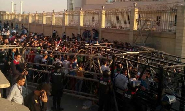 محكمة جنايات القاهرة تستكمل محاكمة 16 متهمًا فى "أحداث الدفاع الجوى" اليوم