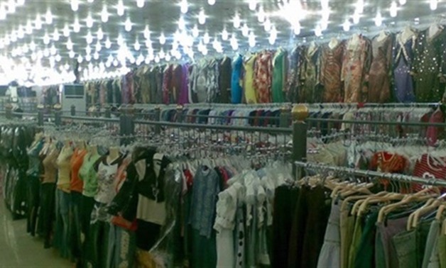 الغرف التجارية تدرس مقترحا لبيع الملابس "الصيفى" بالتقسيط للموظفين والمعاشات