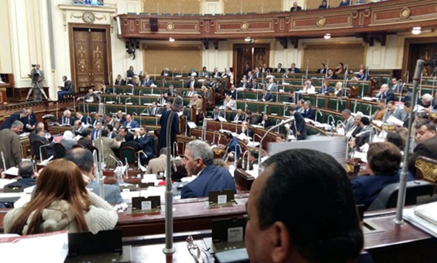النواب يغادرون قاعة البرلمان احتجاجًا على إلغاء التصويت الإلكترونى على اللائحة