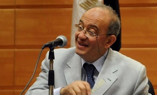 أحمد البرعى وزير التضامن الأسبق يعقد جلسة لمناقشة قانون التنظيمات النقابية