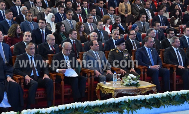 الرئيس السيسى لـ"المصريين": "بتحبوا مصر صحيح.. اسمعوا كلامى أنا بس"
