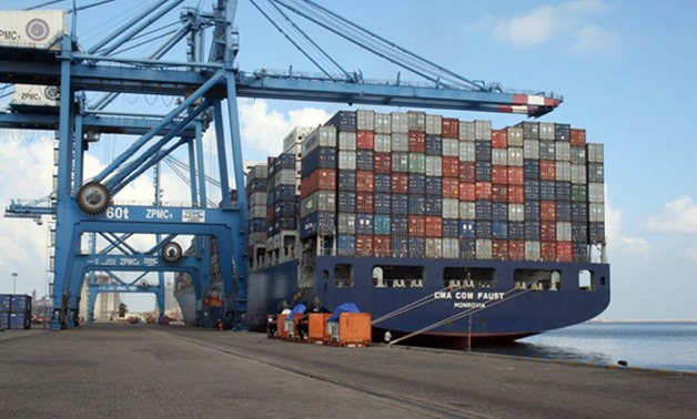 ميناء دمياط يستقبل 10 سفن حاويات وبضائع خلال 24 ساعة