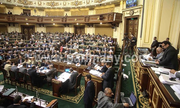 بدء توافد أعضاء مجلس النواب إلى مقر البرلمان لاستكمال مناقشة اللائحة الداخلية