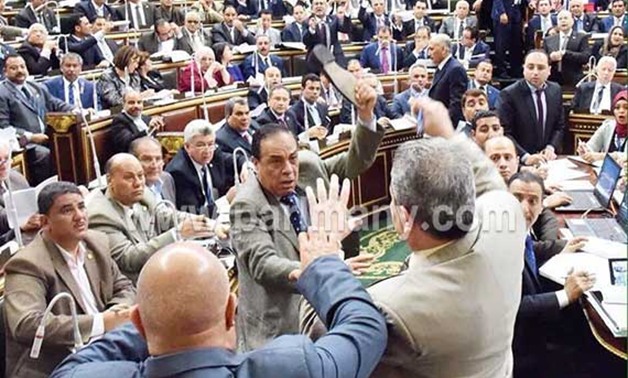 "الثورة المصرية" يطالب ببيع "جزمة" النائب كمال أحمد فى مزاد علنى
