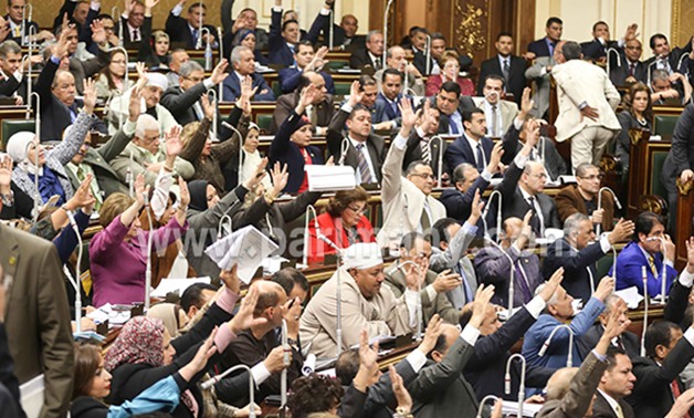 بدء الجلسة الثالثة لمجلس النواب.. والمنسحبون يعودون بعد احتواء أزمتهم مع "عبد العال"