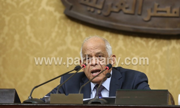 النائب أحمد سعد مداعبا رئيس البرلمان: "اتظلمنا الدورة دى عشان الريس من أسوان"