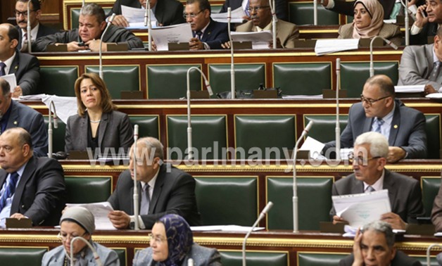 بالصور.. عدسة "برلمانى" ترصد تزويغ بعض النواب من الجلسة العامة لمناقشة مشروع اللائحة 
