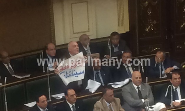 البرلمان يوافق على تشكيل لجنة لزيارة سيناء..ونائب يرفع لافتة "سيناء تناديكم"